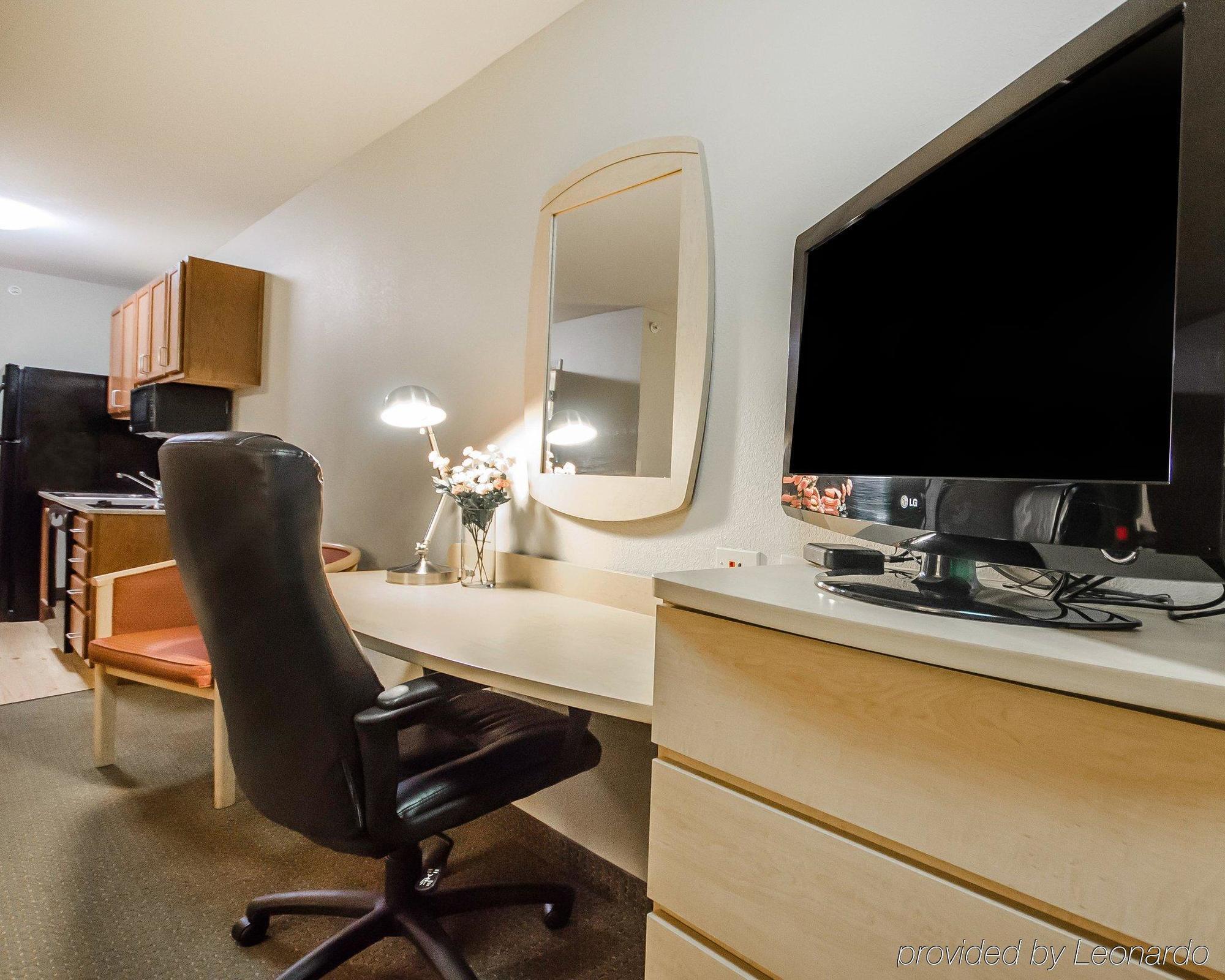 Suburban Studios Clarksville-Louisville North Екстер'єр фото