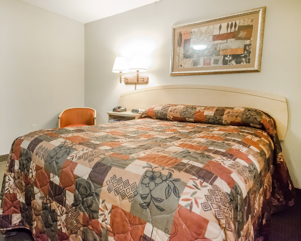 Suburban Studios Clarksville-Louisville North Екстер'єр фото