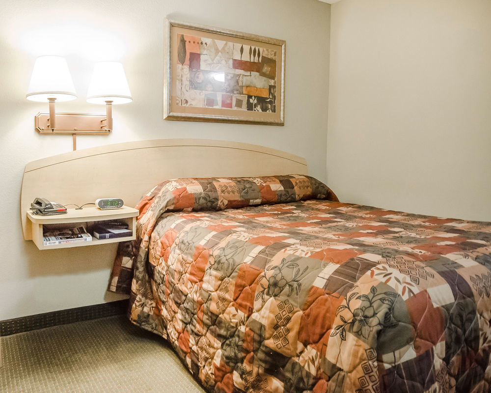 Suburban Studios Clarksville-Louisville North Екстер'єр фото